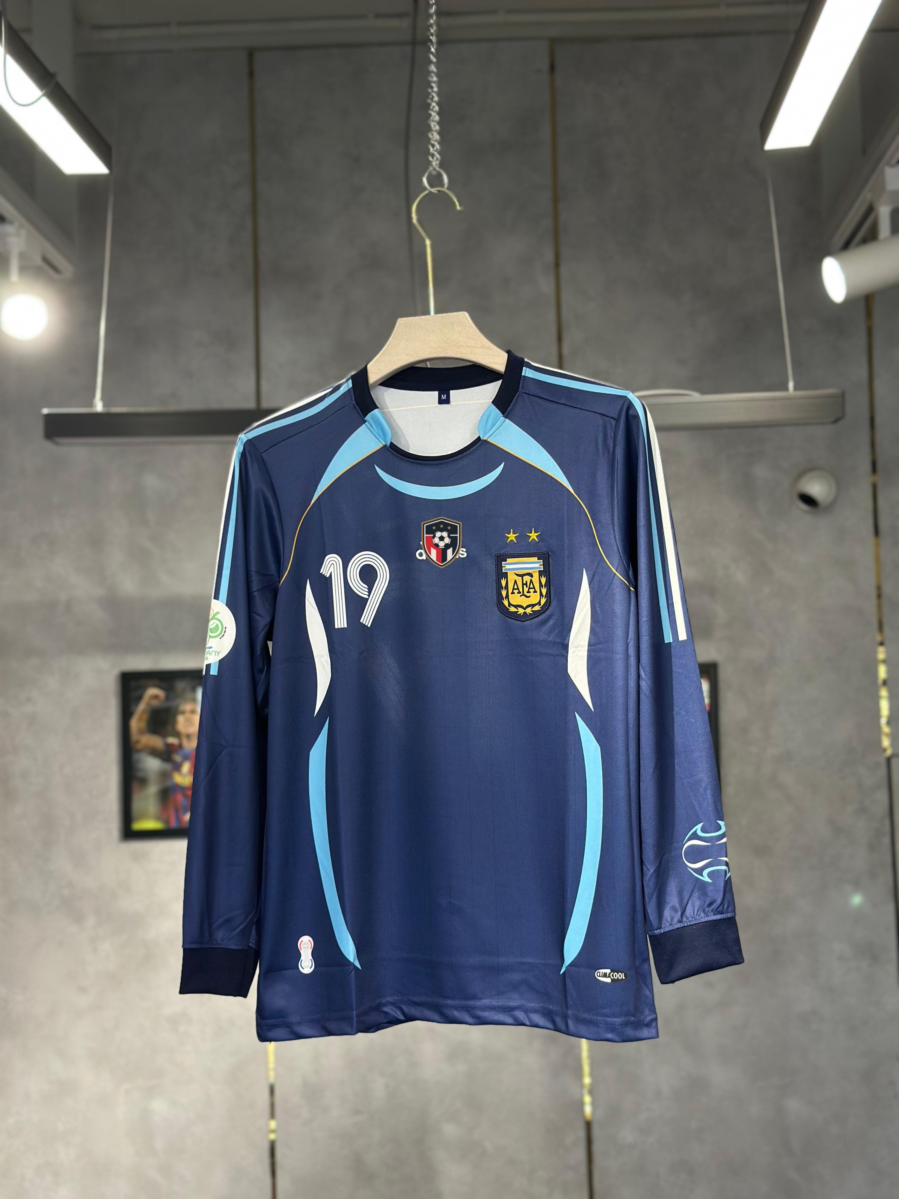 ARGENTINA MESSI 2006 AWAY FULL SLEEV EMBROIDERY PREMIUM QUALITY KIT