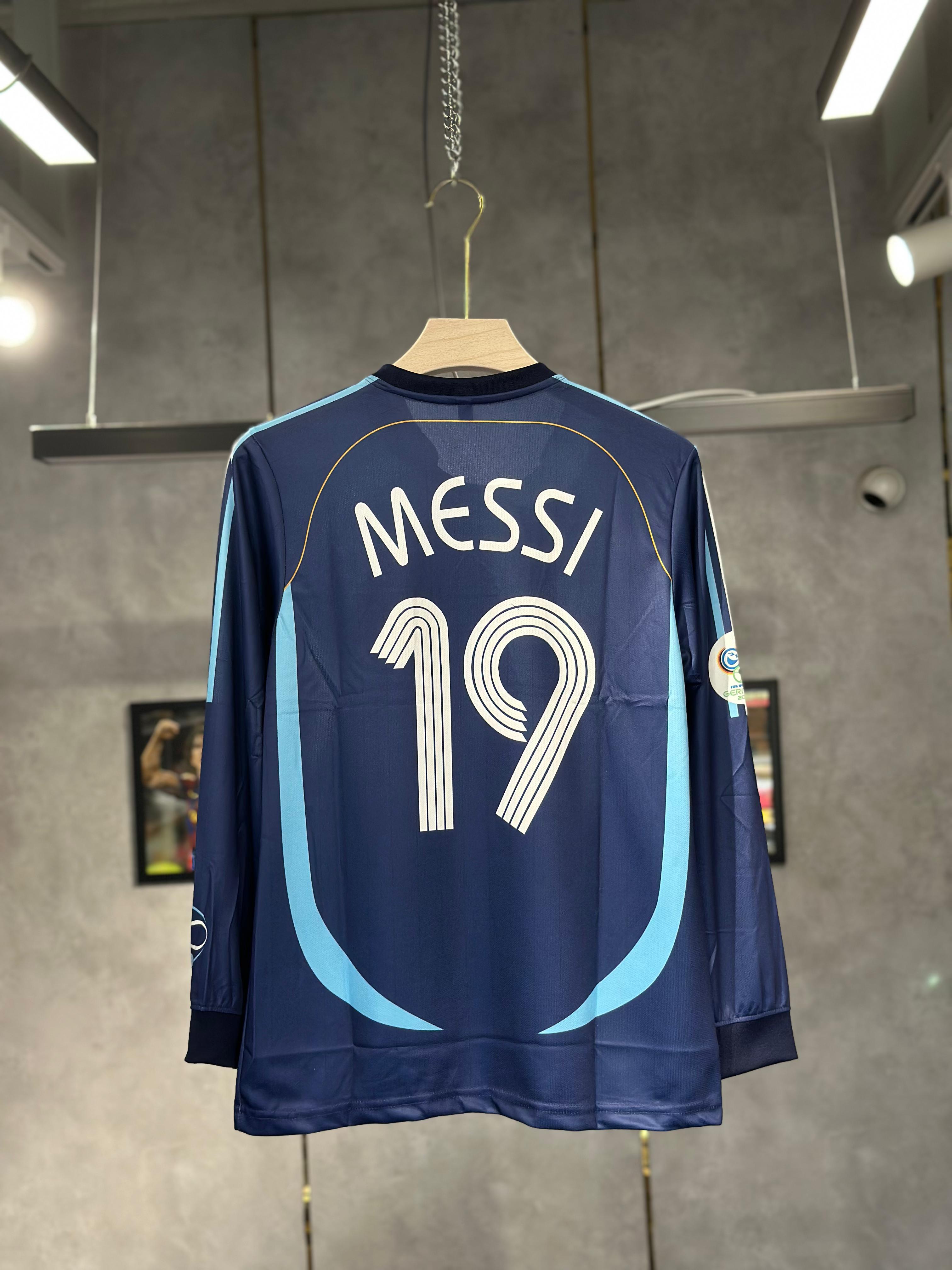 ARGENTINA MESSI 2006 AWAY FULL SLEEV EMBROIDERY PREMIUM QUALITY KIT